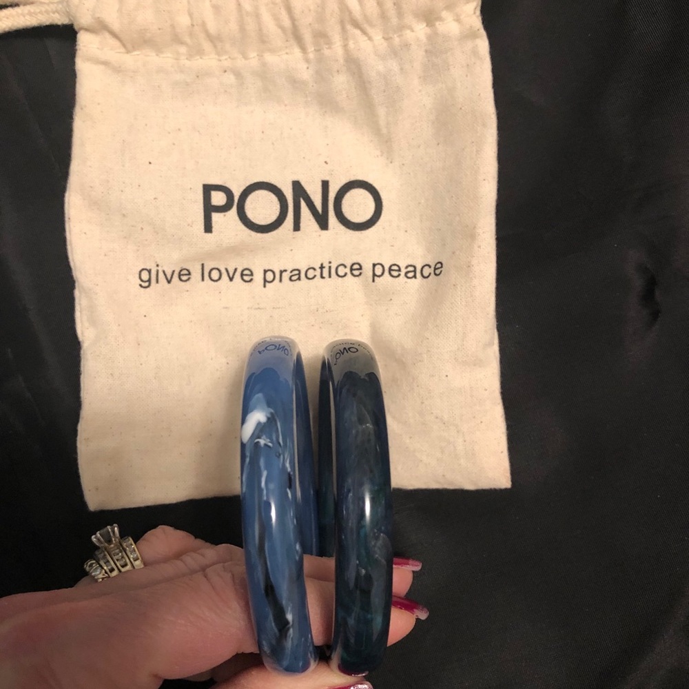“NEW” PONO ITALIAN RESIN BLUE BRACELETS